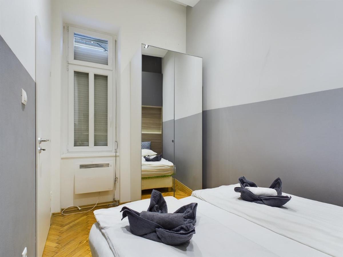Gray Stylish Central Apartment Budapest Ngoại thất bức ảnh